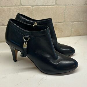 Vince camuto ankle booties 3 inch black leather heels with tassels size 8